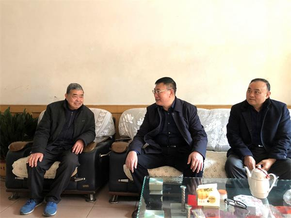 恒源熱力集團慰問退休老干部和困難職工
