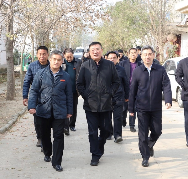 恒源熱力集團(tuán)到卞莊街道王沙窩村和柿樹(shù)園村調(diào)研“第一書(shū)記”駐村工作
